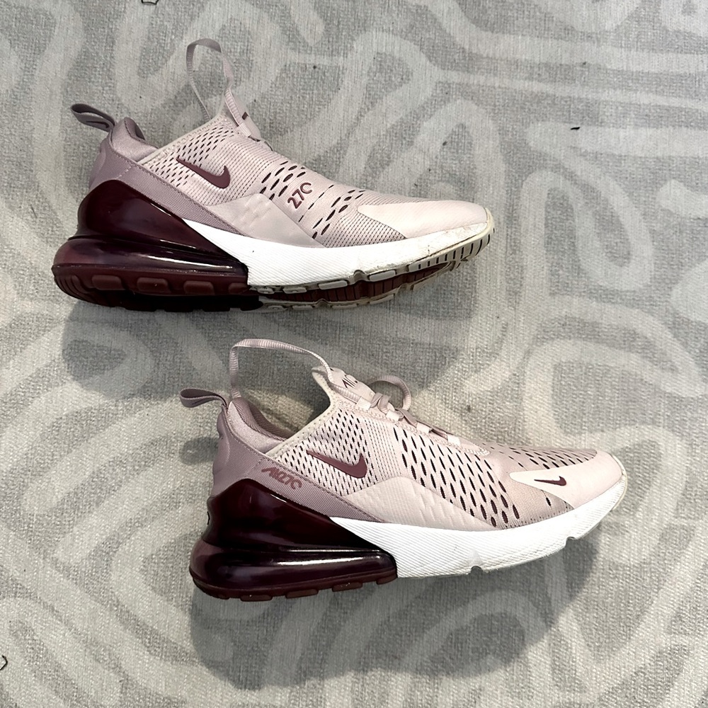 - NIKE 270